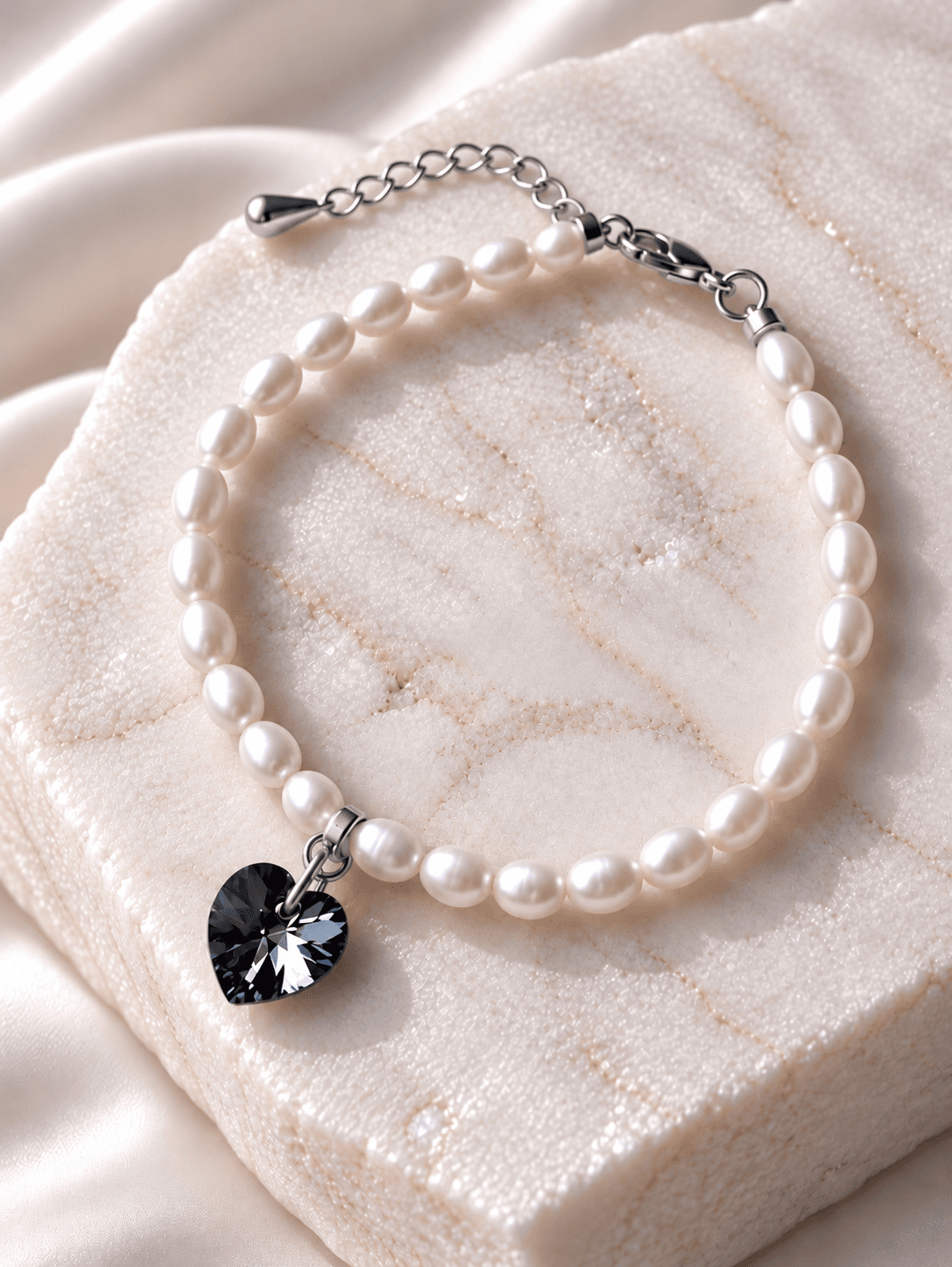 Браслет из жемчуга "Сердце Swarovski" silver night
